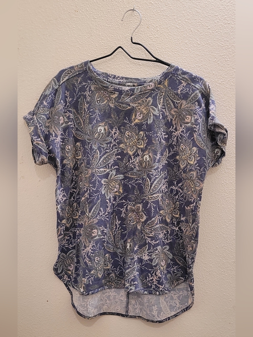Women’s Floral Short-Sleeve Tee in Blue